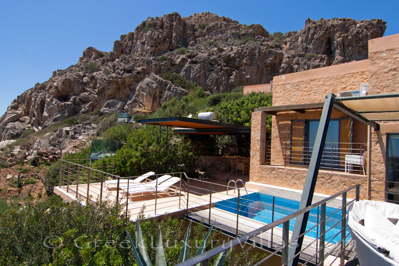Seafront villa with pool in Crete