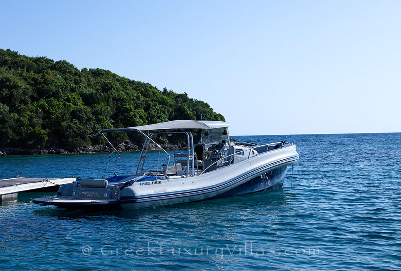 Speed boat of the luxury villa with a heated pool in Sivota 