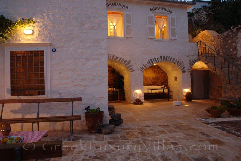 Romantic traditional house in Hydra