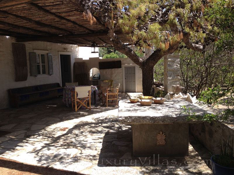 Guest house cottage of villa for large groups in Syros