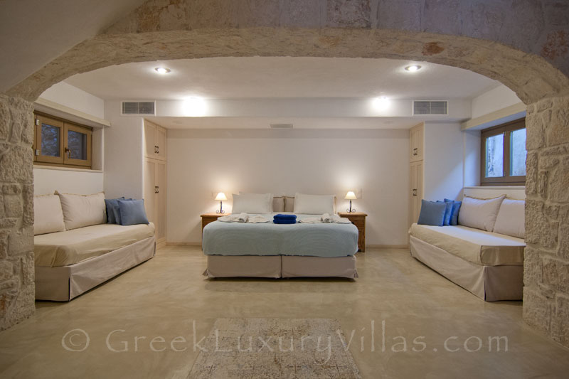 The bedroom of a villa with a pool in Zakynthos