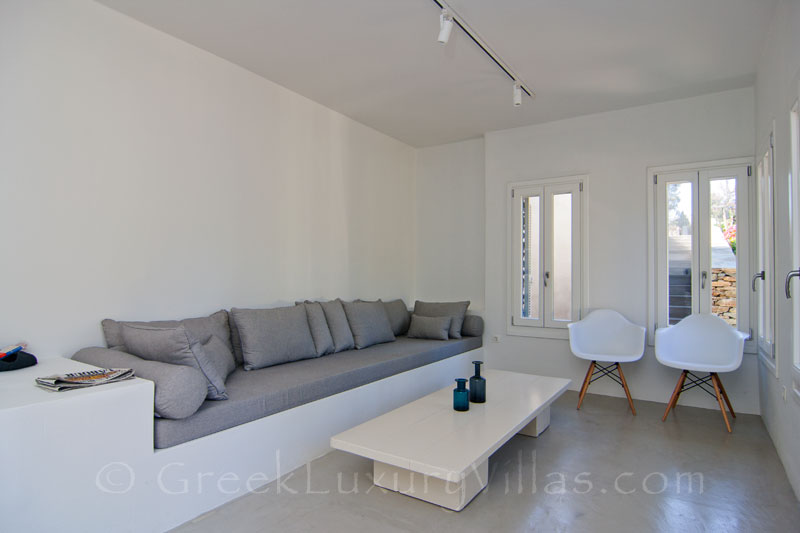 Guest House Lounge below the Villa