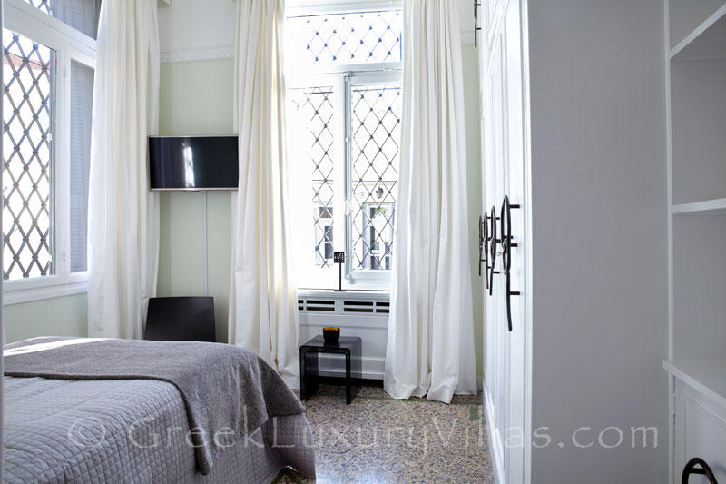 Luxurious Bedroom in Athens City Centre
