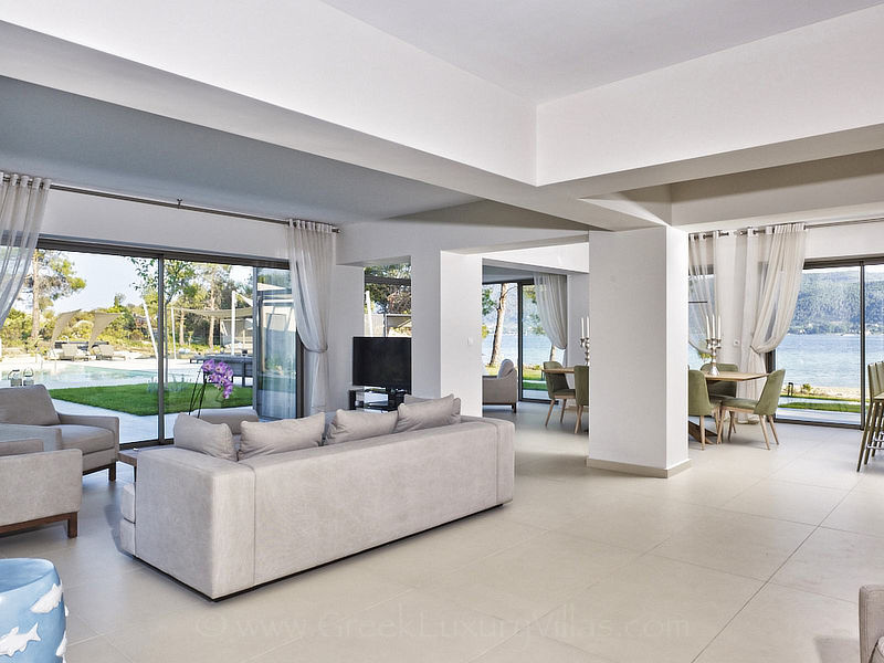 Strandvilla modernes sonniges Wohnzimmer