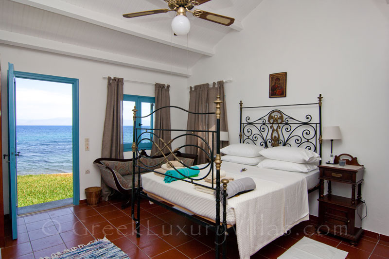 Absolute Waterfront Villa Bedroom Seaview