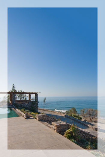 Large Absolute Beachfront Villa with Pool in Crete 
