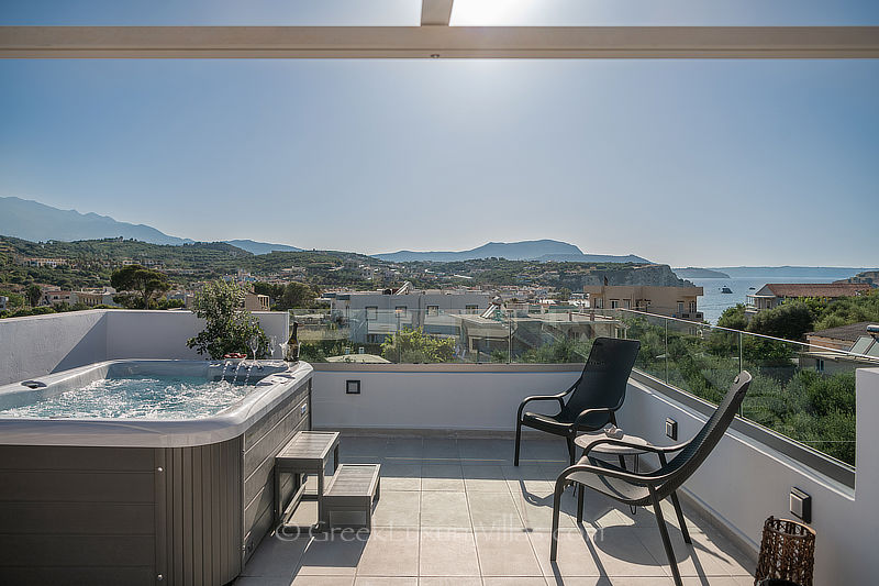 Jacuzzi with sea view in Crete