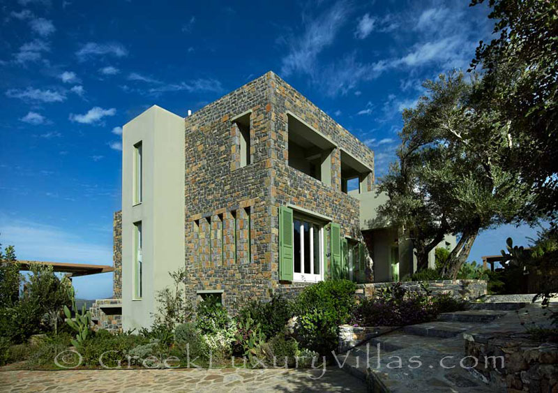 A large luxury villa for groups in Elounda, Crete