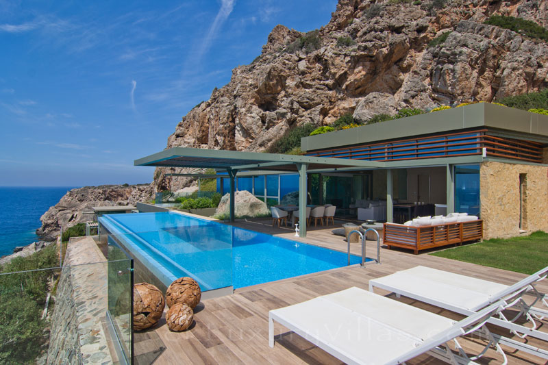 Crete modern seafront villa pool sun bathing
