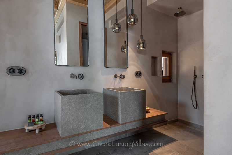 Bathroom of the beach house with two bedrooms and pool in Crete