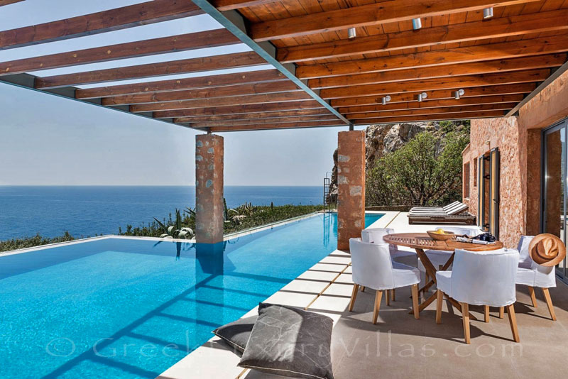 Seafront villa with pool in Crete