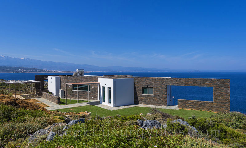 Modern seafront luxury villa in Crete