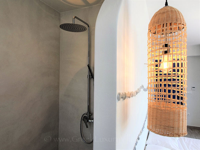 modernes Badezimmer der Luxusvilla Elounda Bay mit Meerblick