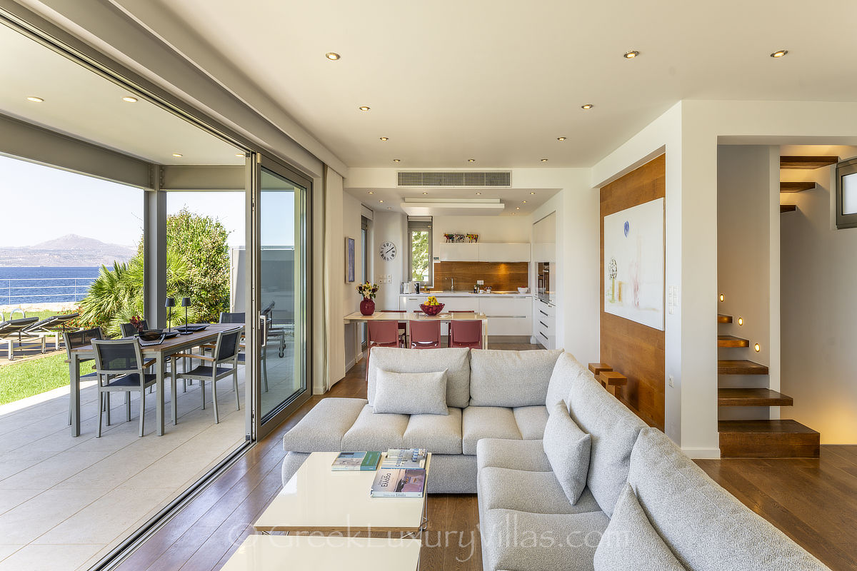 Kreta, eine moderne Villa am Meer mit Meerblick