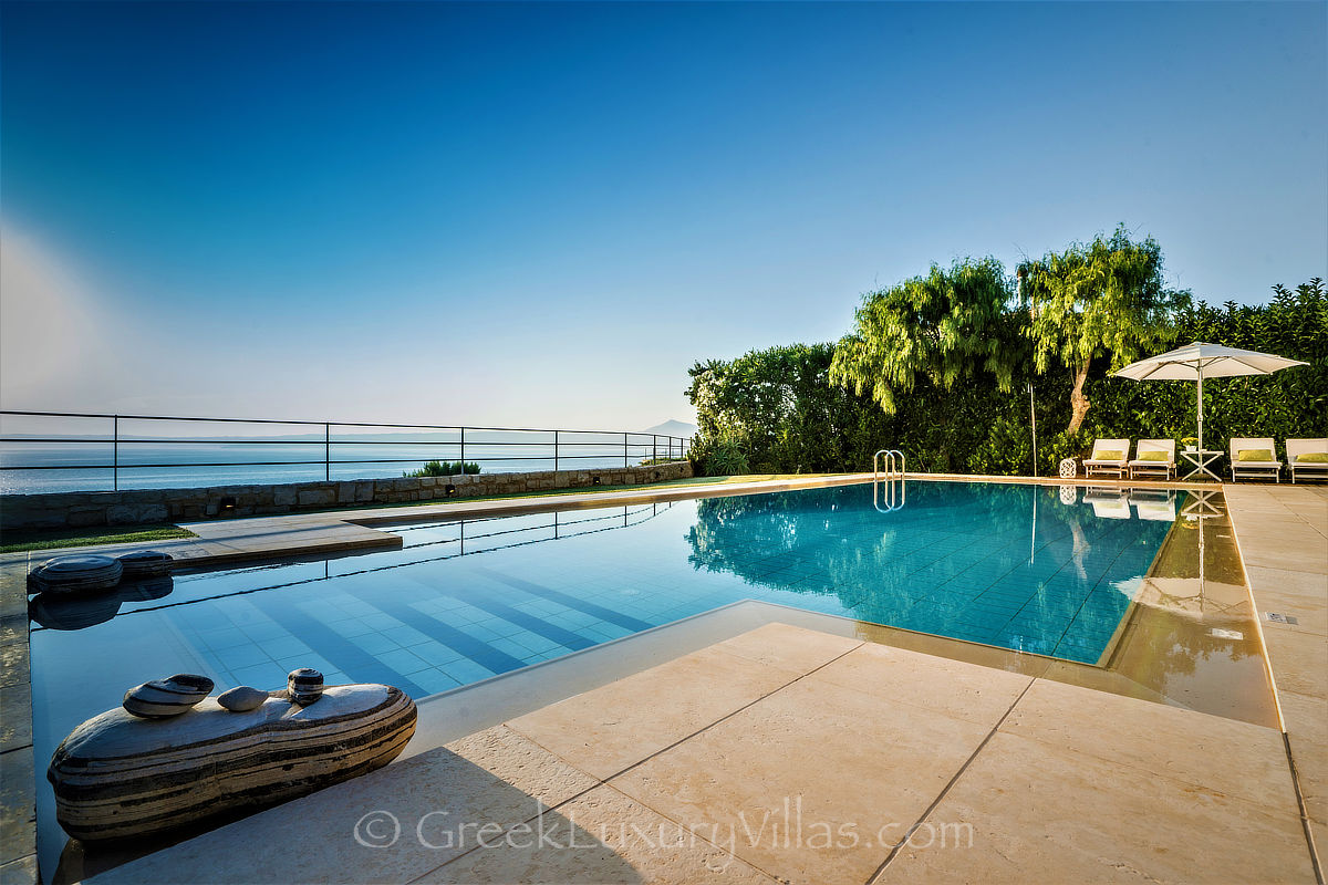 Villa im Inselstil mit Meerblick und Pool auf Kreta