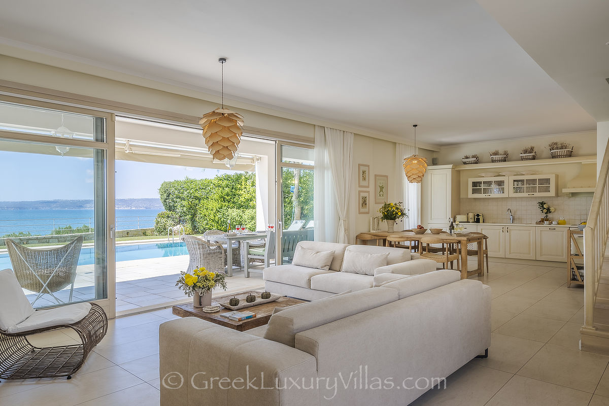 Villa am Meer im Inselstil mit Pool