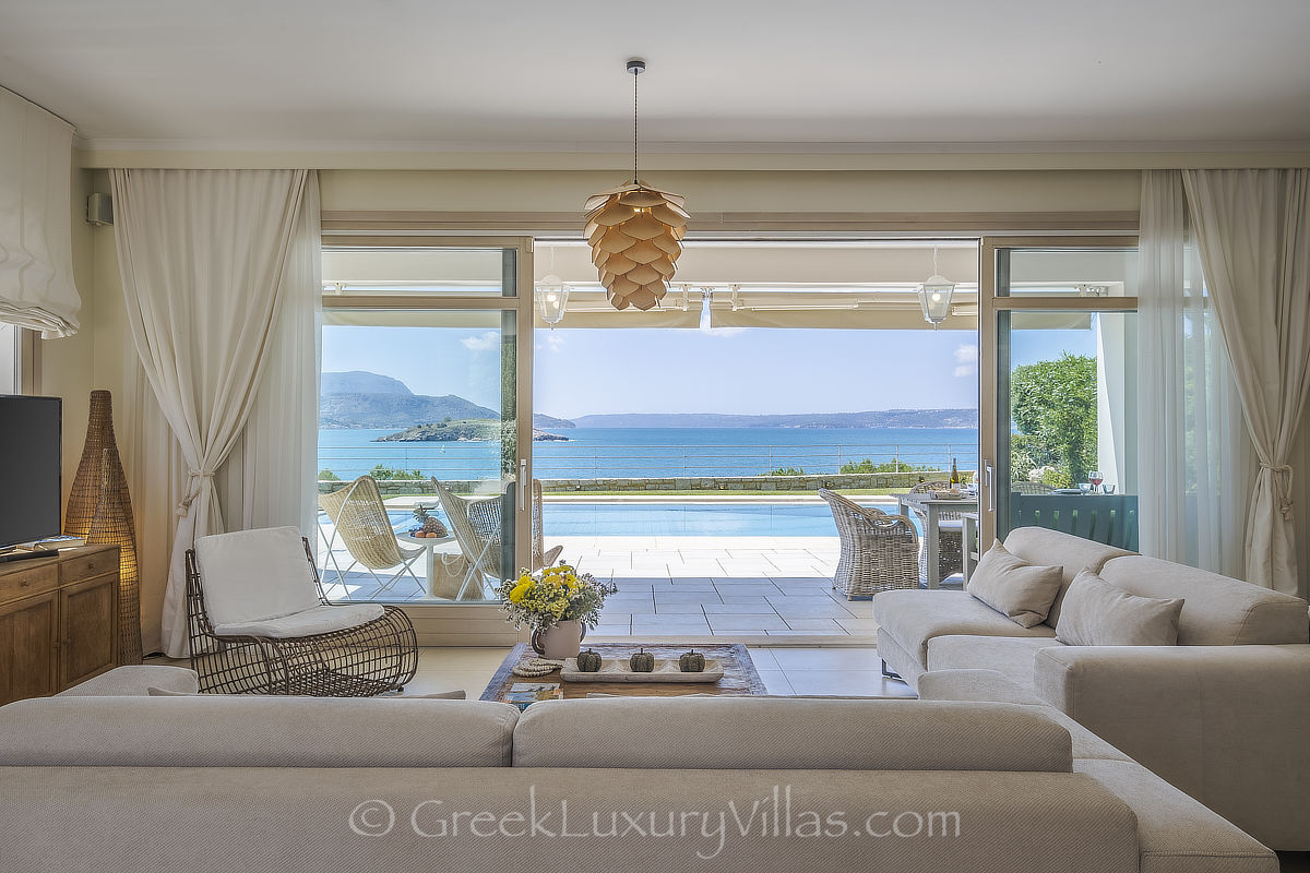 Insel-Villa direkt am Meer mit Pool und Meerblick vom Wohnzimmer