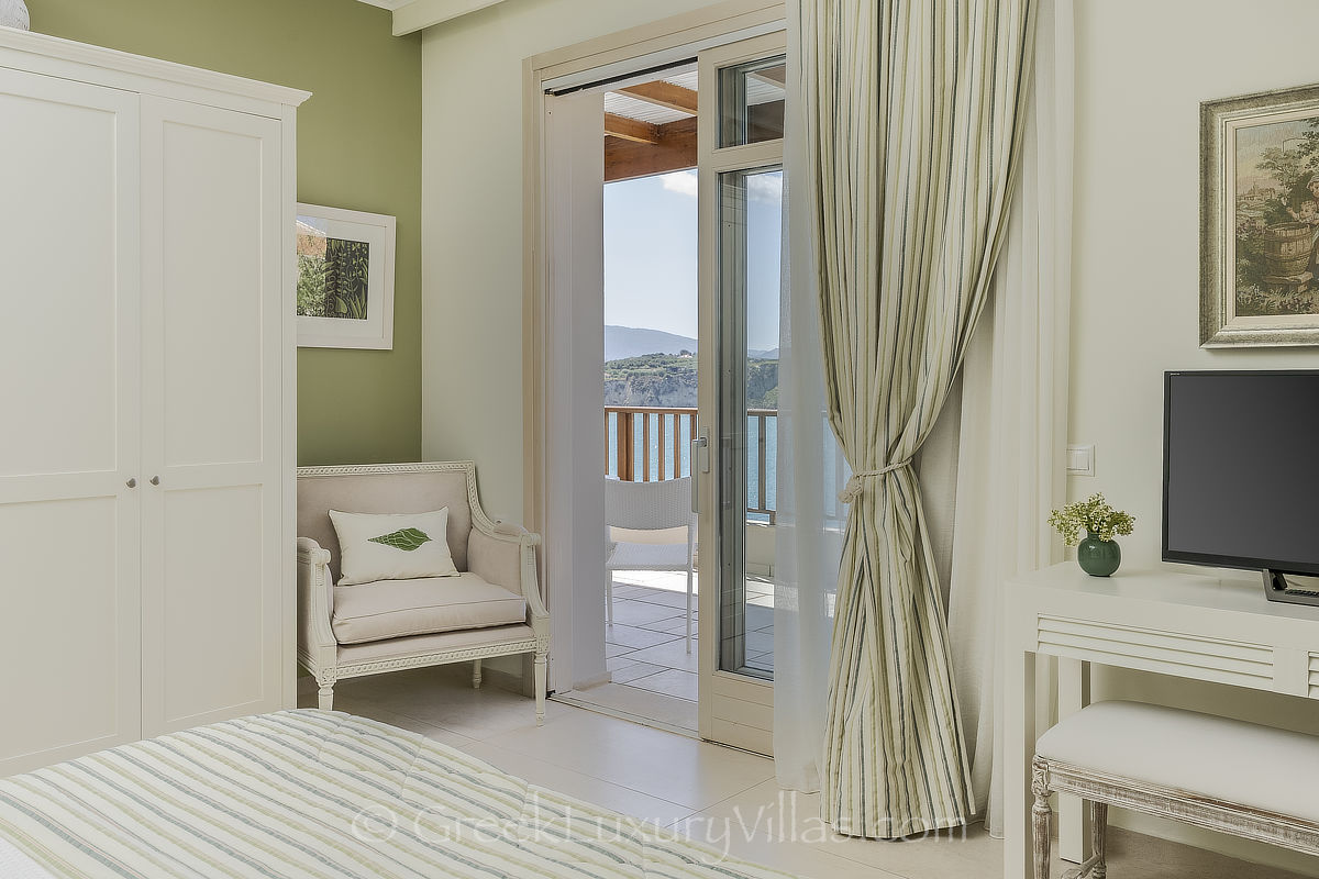 Meerblick vom Hauptschlafzimmer der Villa am Meer mit Pool auf Kreta