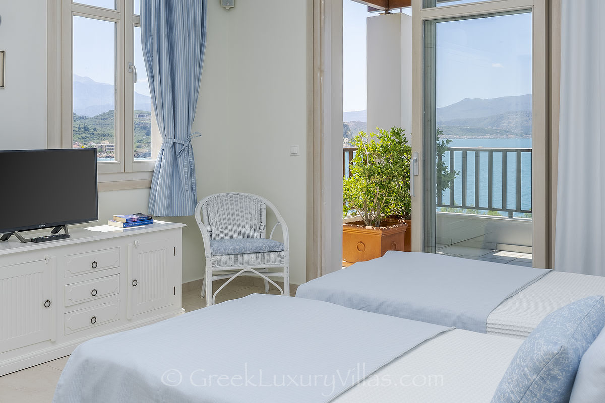 Meerblick vom Schlafzimmer der Villa am Meer mit Pool auf Kreta