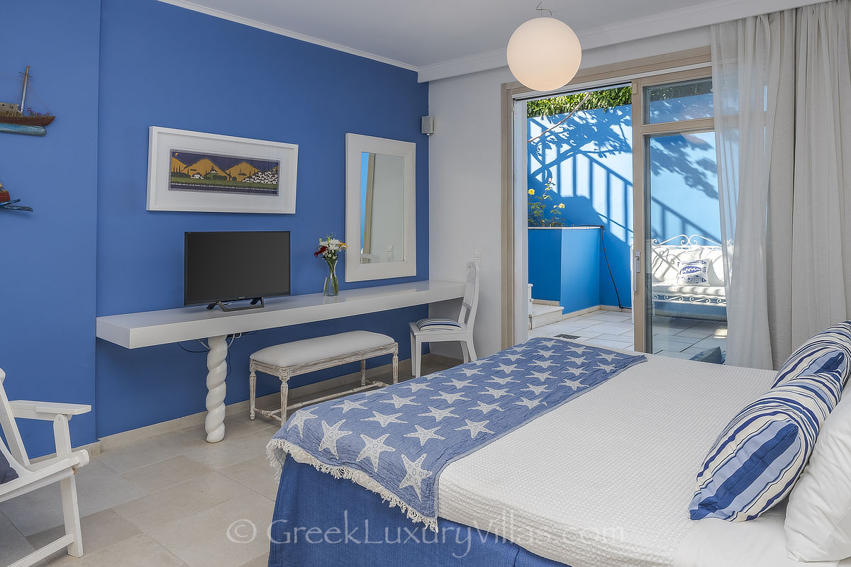 Schlafzimmer im Erdgeschoss der der Villa am Meer mit Pool auf Kreta