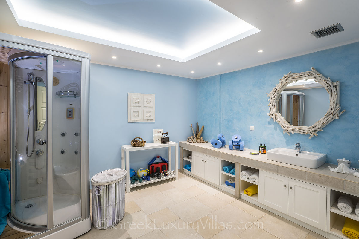 Spa-Bad im Keller der Villa am Meer mit Pool auf Kreta