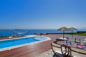 Moderne Luxusvilla mit beheiztem Pool im Nord-Osten Kretas
