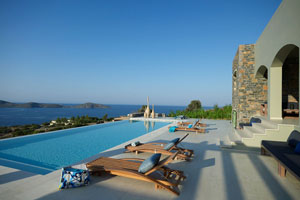 Große moderne Villa mit Infinitypool in Elounda