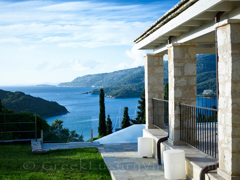 luxuriöse Villa mit Blick auf die Bucht von Sivota
