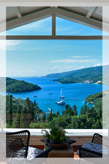 Luxusvilla mit Pool und Whirlpool mit Blick über die Bucht von Sivota