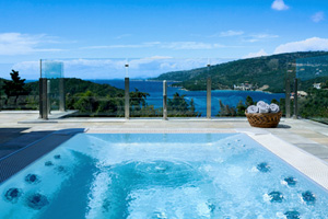 Luxury Villa with Pool and Jacuzzi overlooking the Bay of Sivota