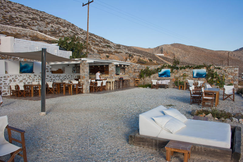 A la carte restaurant and pool bar of seafront villas in Folegandros