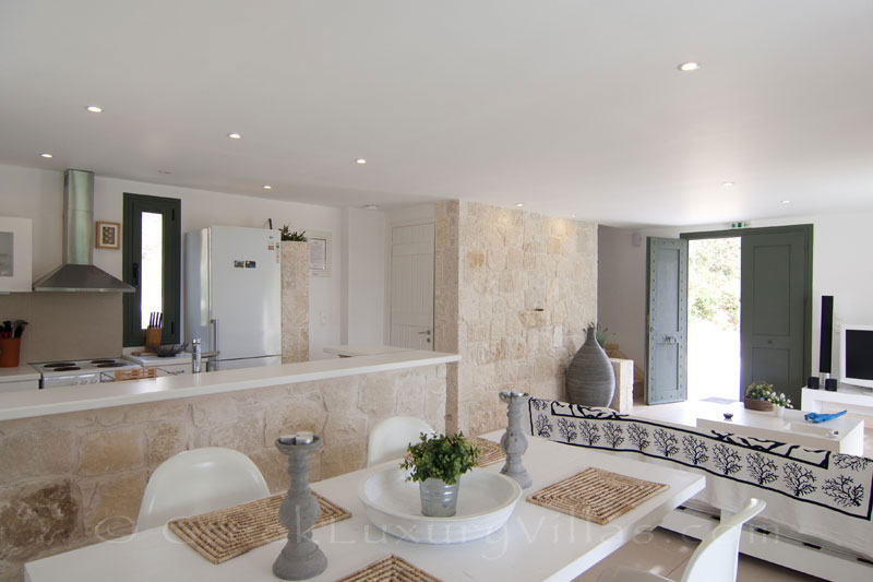 The living-room in a modern villa near the beach in Kefalonia