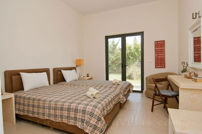 A twin-bedroom in a modern, three bedroom villa near the beach in Kefaloniain Kefalonia