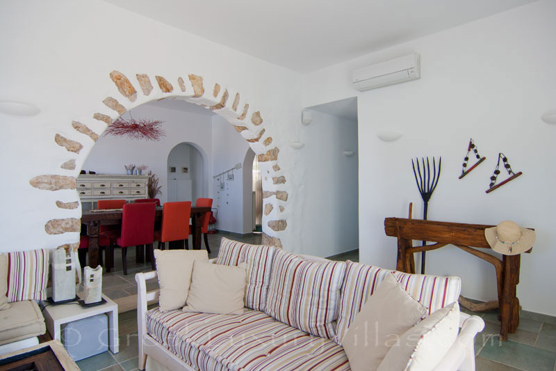 Living room of luxury villa with pool in Koufonisi