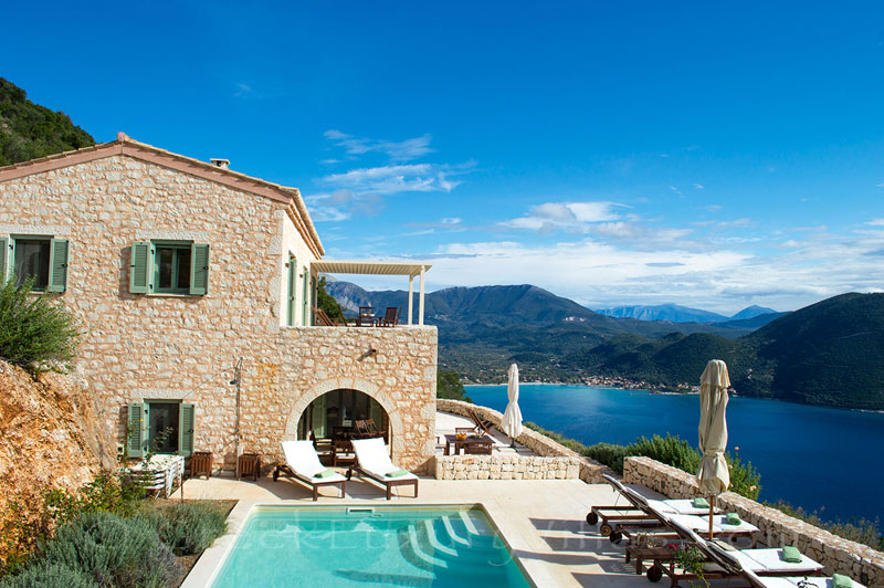 A luxurious villa with a pool and seaview in Lefkada