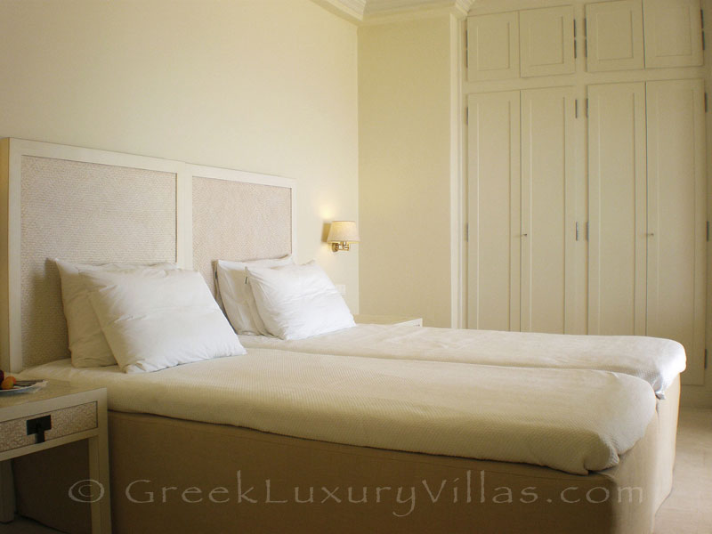 A twin-bedroom in a villa with seaview and a pool in Lefkada