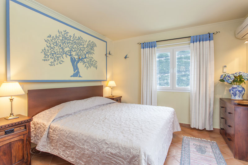 bedroom of luxurious villa in Nidrii Lefkas