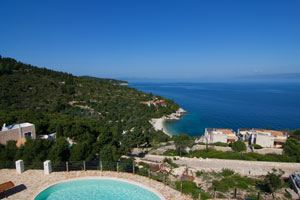 Cheerfully decorated Luxury Villa with Pool, Spa & Gym