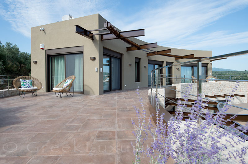 Dachterrasse der luxuriösen Villa in Gialova, Costa Navarino