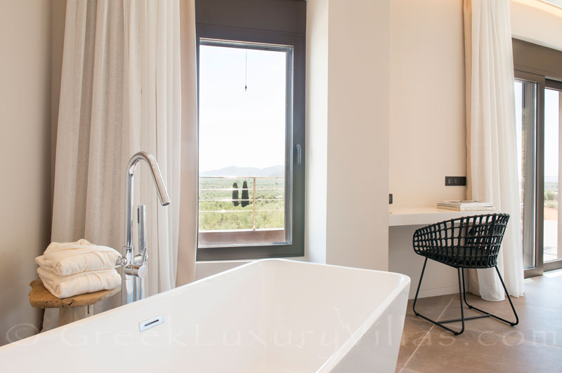 Bathtub with view over Pylos and Costa Navarina
