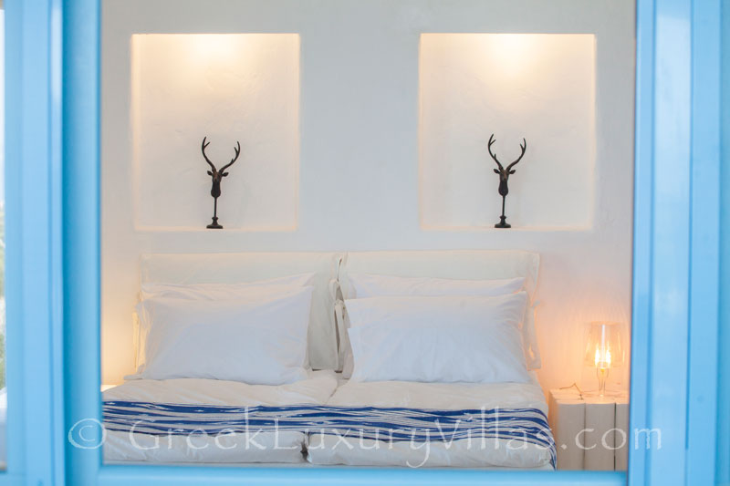 A bedroom in a luxury villa with a pool in Rhodos