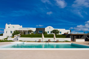 Moderne Luxusvilla mit beheiztem Pool und Tonstudio auf Santorin