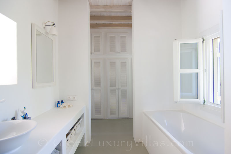 Badezimmer Badewanne Hauptschlafzimmer Villa Skiathos