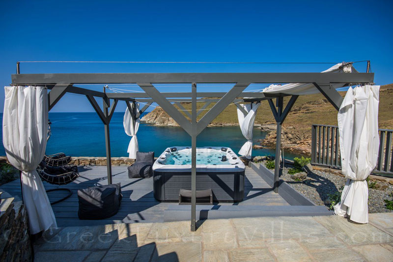 Außenwhirlpool mit Meerblick Luxusvilla in Griechenland