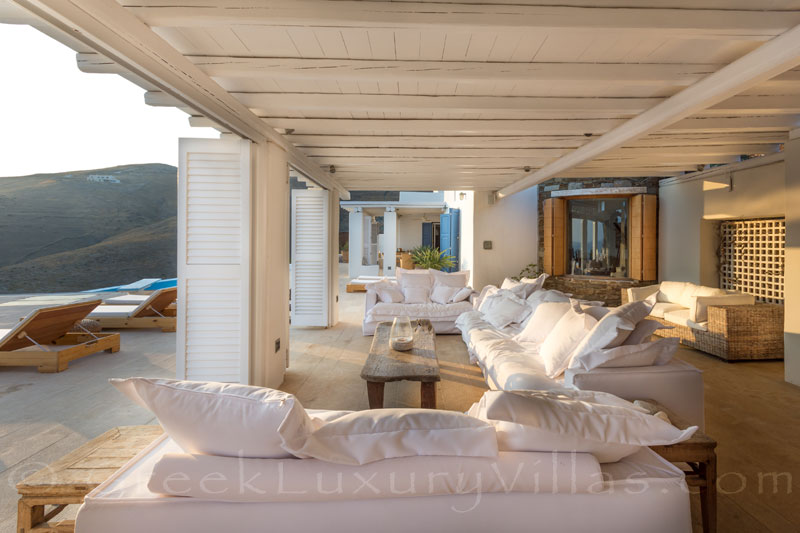 Outdoor-Lounge direkt am Meer Luxusvilla mit Poolbereich
