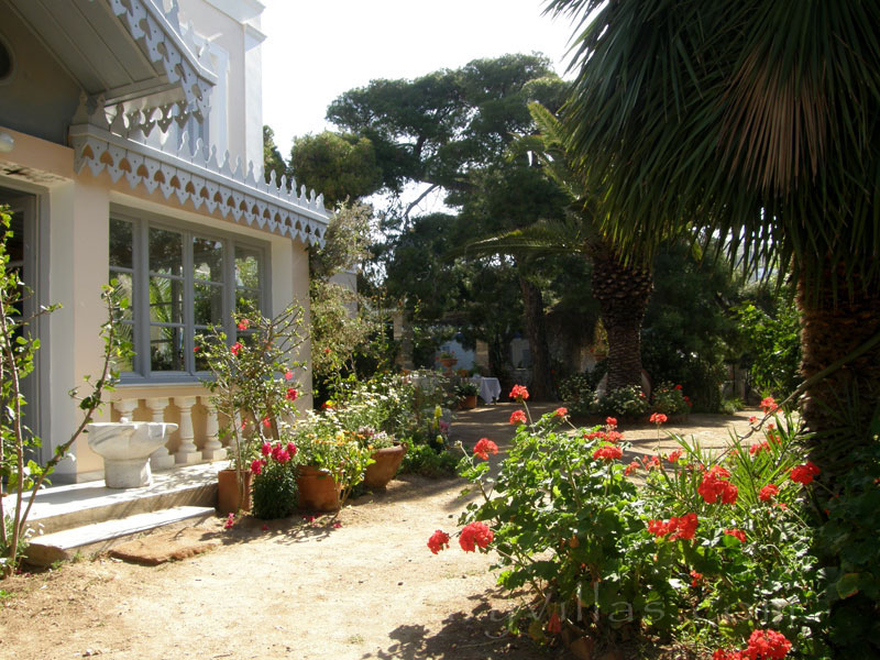 Villa for large groups in Syros