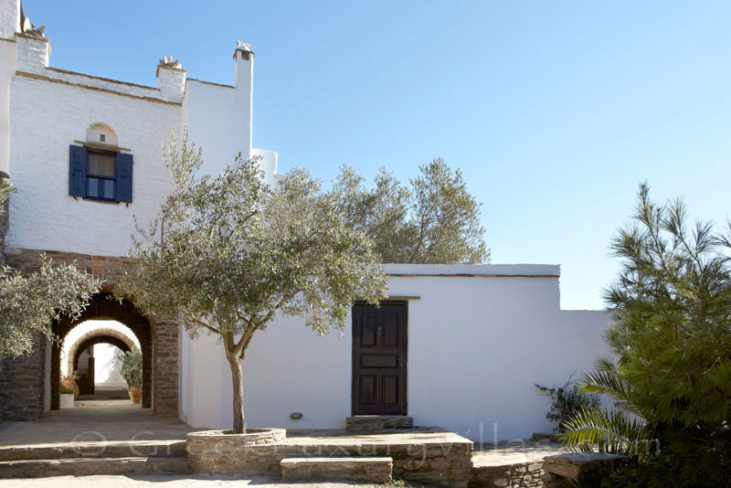 Tinos luxurious traditional house for two