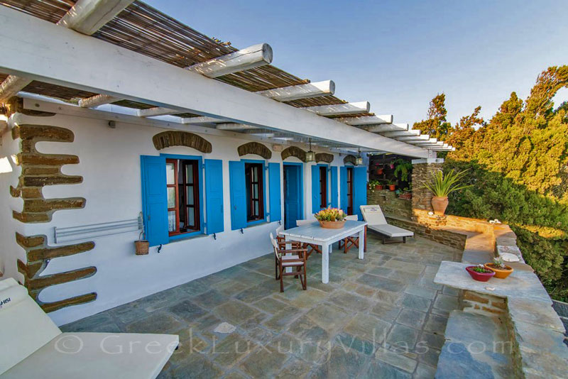 traditional villa on Tinos with spacious terrace