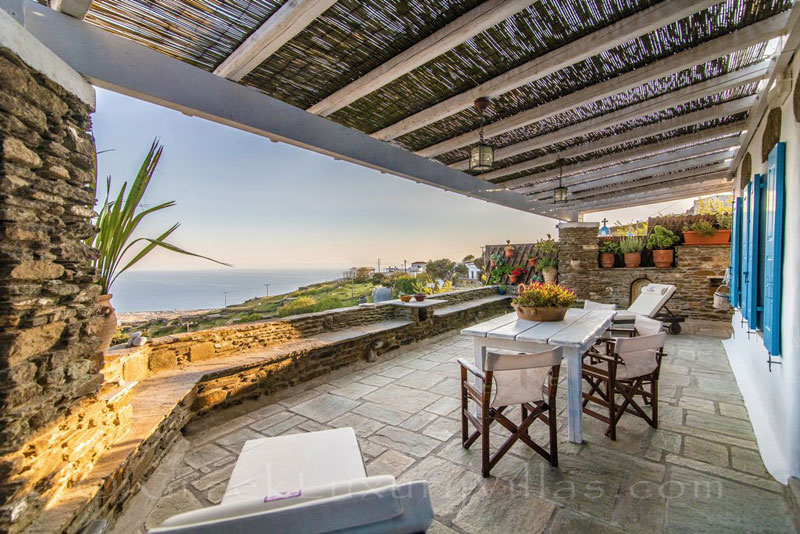 traditional villa on Tinos with panoramic sea view